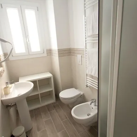 Emily בית הארחה 3*